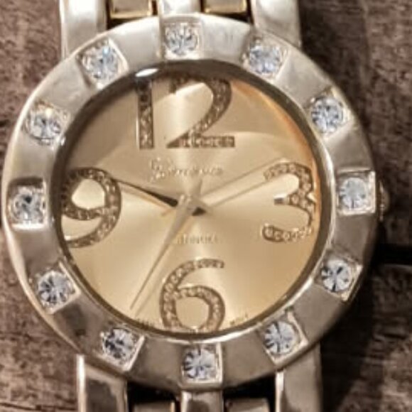 Geneva Platinum Ladies Silver Toned Bracelet Watch - Working - Picture 1 of 3